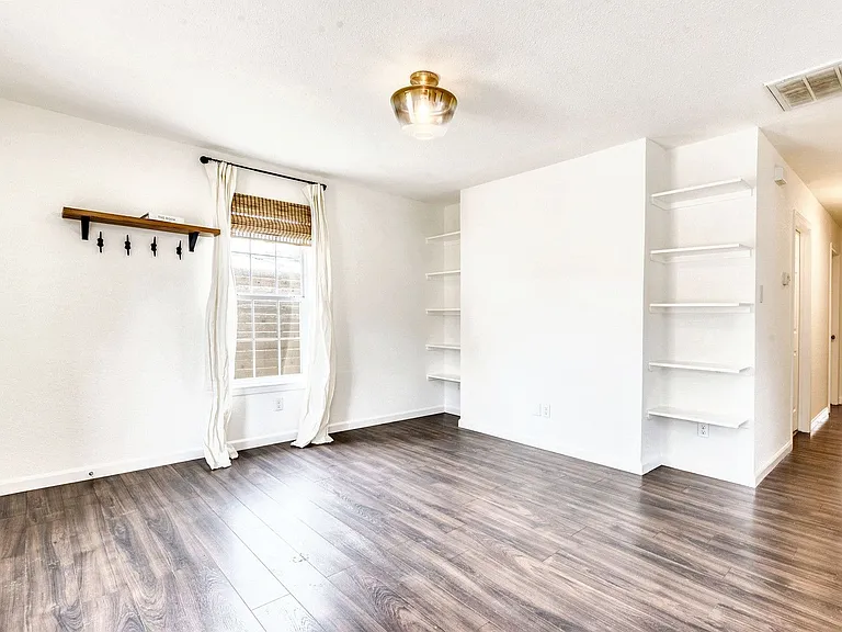 5607 Samuel Huston Ave — Photo 10