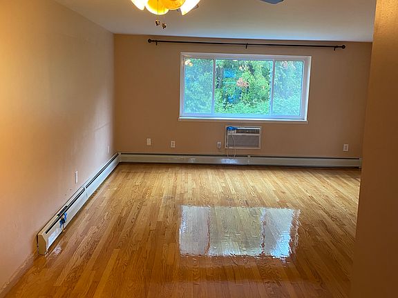 5th image of 47 Carillon Dr #A