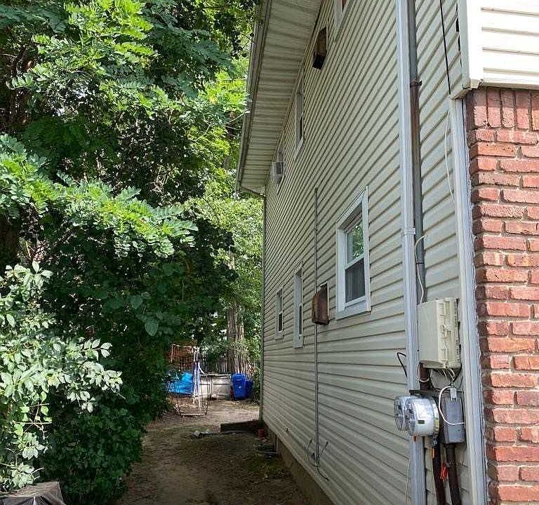 1st image of 1 Yennicock Ave