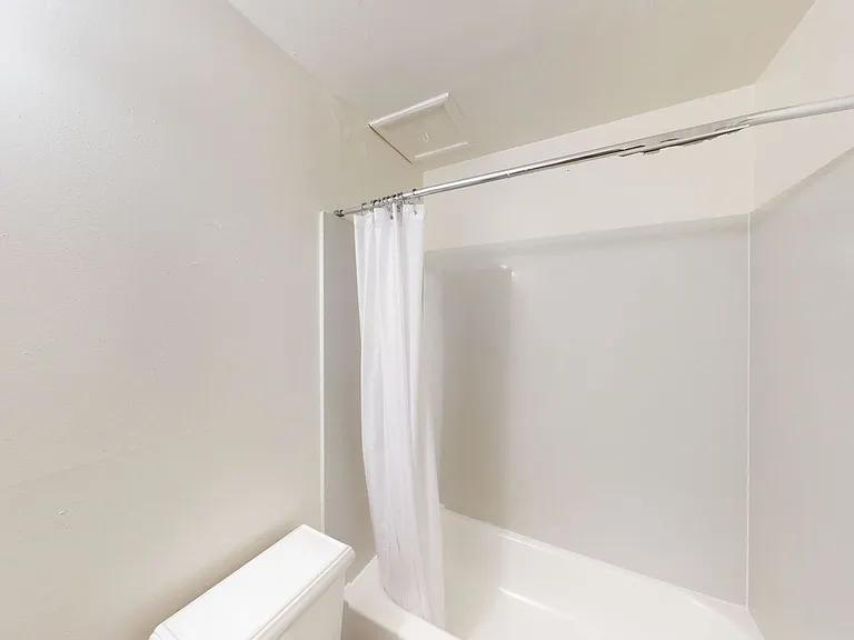 7036 MacArthur Blvd — Photo 15