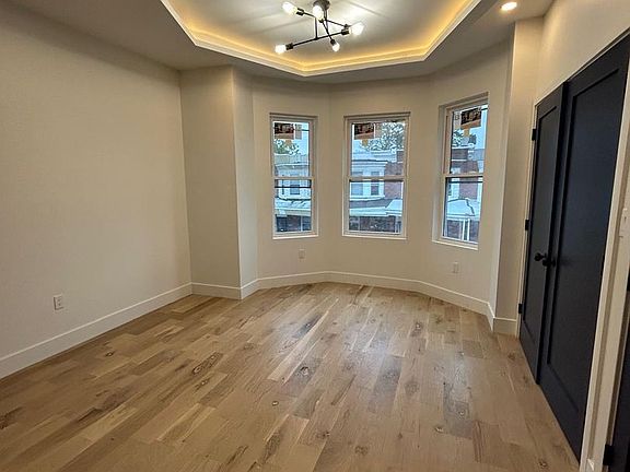 2nd image of 5431 Irving St