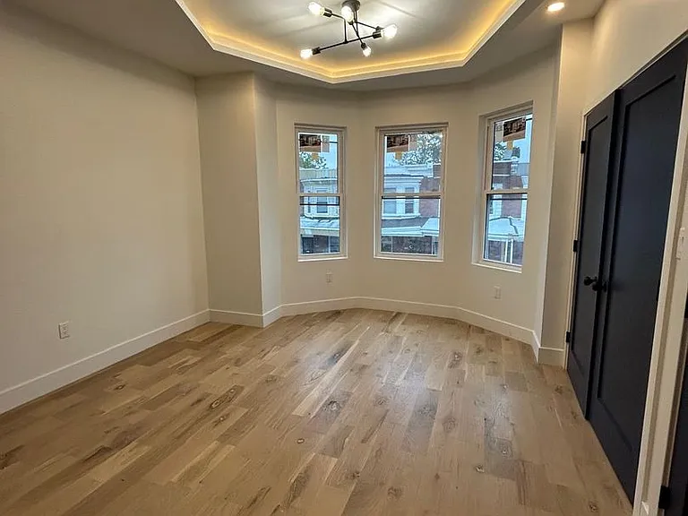 5451 Irving St — Photo 1