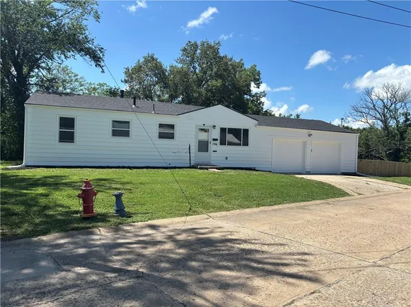 106 15th St, Osawatomie, KS 66064