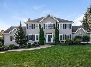 10 Admiral Dr, Monroe, CT 06468