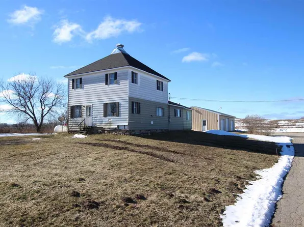 2933 Sequanota Rd, East Jordan, MI 49727