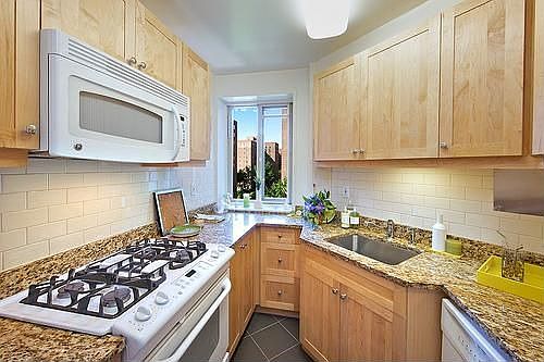 1st image of 300 1st Ave APT 4H