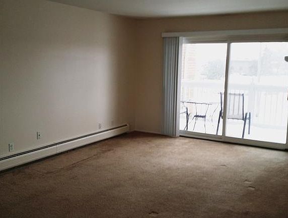 4th image of 2420 Parmenter Blvd APT 212