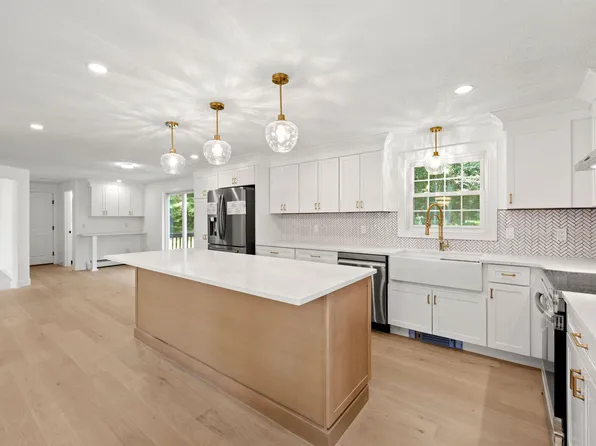 4 Elijah Hill Lane, Londonderry, NH 03053