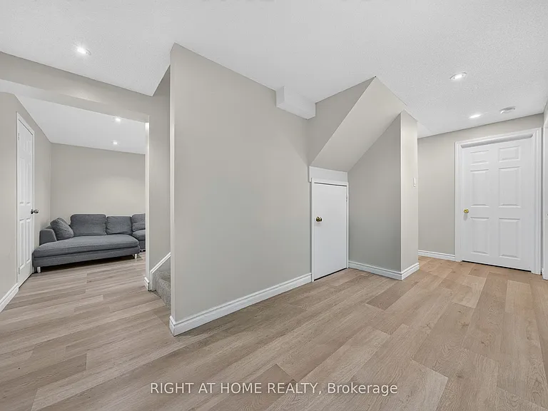 2085 Golden Briar Trl #2083 — Photo 10