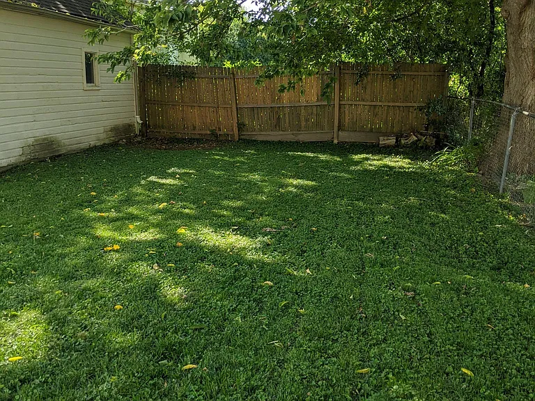 621 Charles St — Photo 15