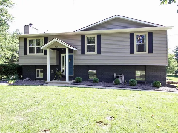 7107 Westwind Dr, Godfrey, IL 62035