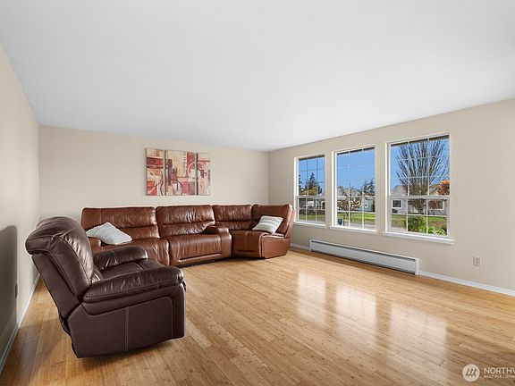 3rd image of 2232 E Wright Avenue