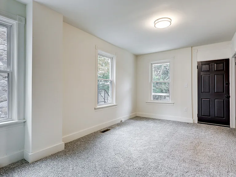 131 S Marshall St — Photo 16