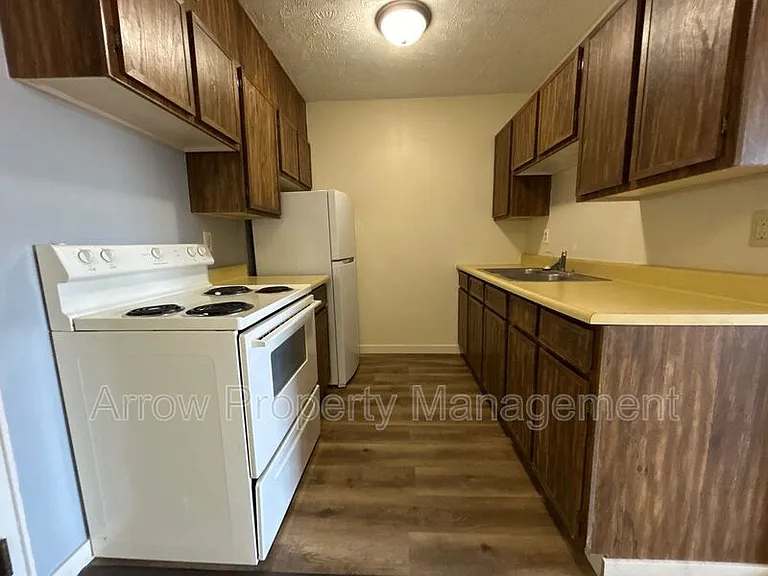 130 S 5th St #201 — Photo 2