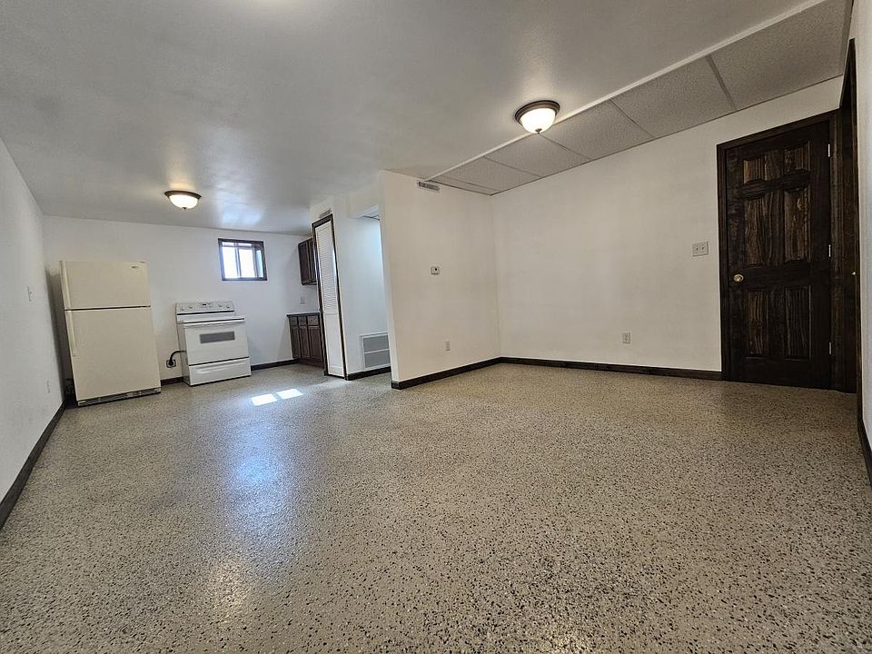1st image of 101 8th St SE #1/2