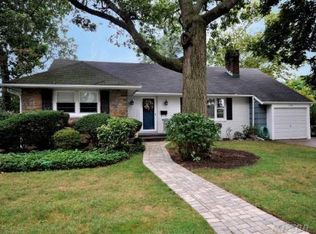 479 S Wood Rd, Rockville Centre, NY 11570