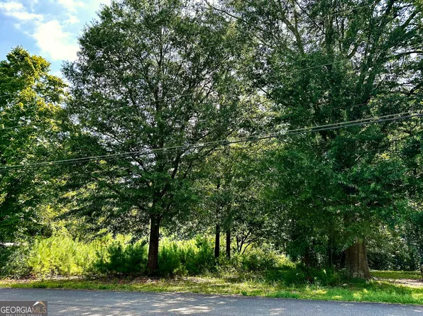 133 Ridgeway Ct SE, Acworth, GA 30101