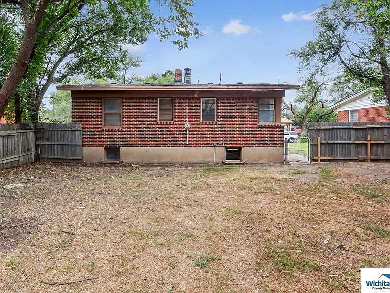 2214 S Glenn Ave — Photo 15