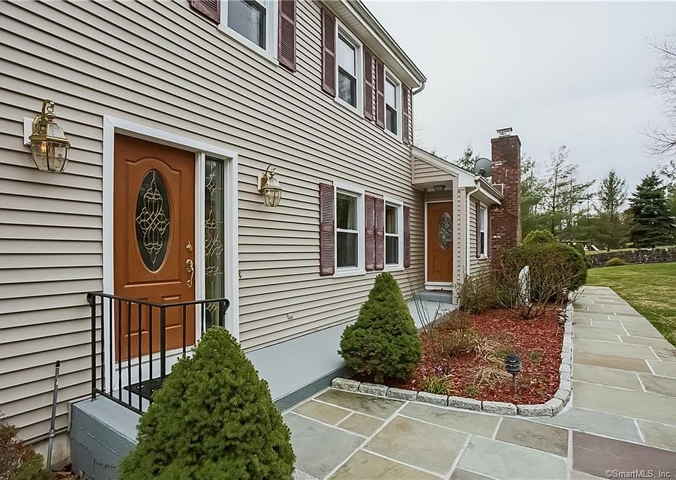 1st image of 975 Newfield Ave