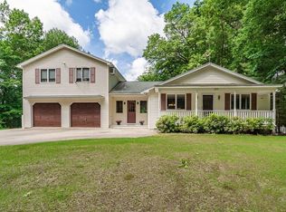 105 Lakeview Ave, Tyngsboro, MA 01879