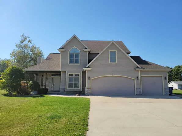 N8182 Highland Dr, Fond Du Lac, WI 54937