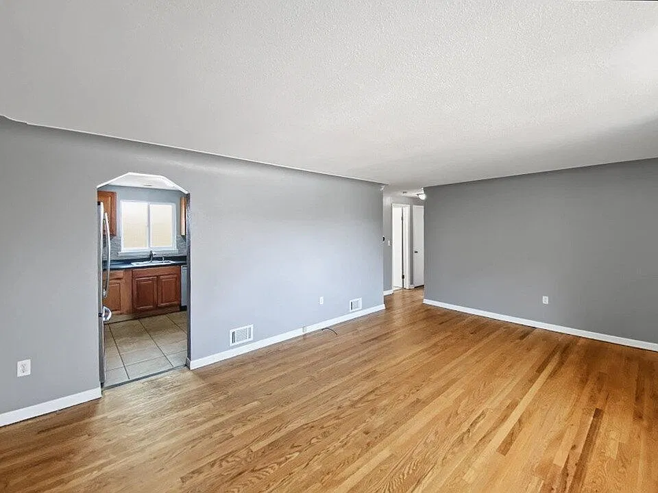 2 bed, 1.0 bath, 888 sqft, $2,050 — Photo 3