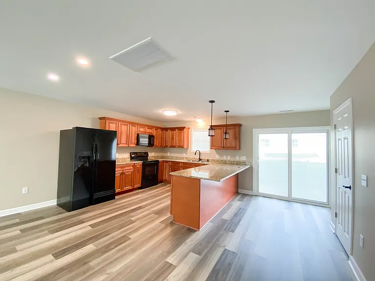 805 E Main St — Photo 4