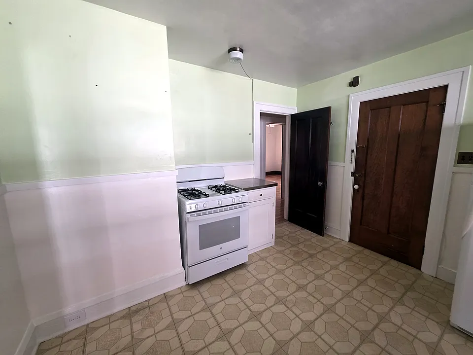 2855 E Derbyshire Rd #2