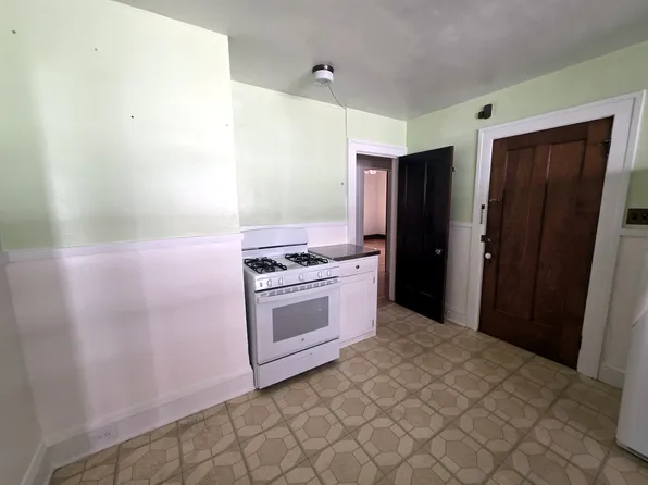 2855 E Derbyshire Rd #2, Cleveland, OH 44118