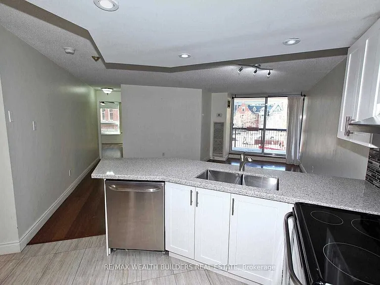 77 Maitland Pl #207 — Photo 40