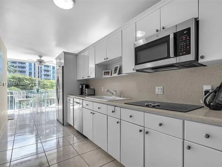 600 Grapetree Dr #4DS — Photo 18