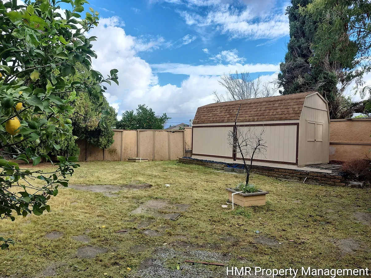 Building Photo - 25782 Amapolas St
