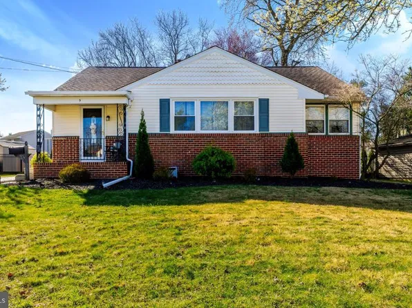 9 Riviera Dr, West Deptford, NJ 08096