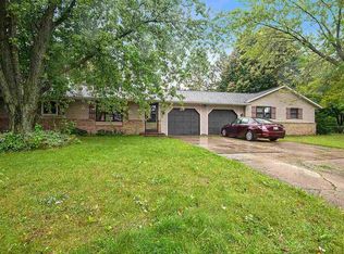 570 Van Caster Dr, Green Bay, WI 54311