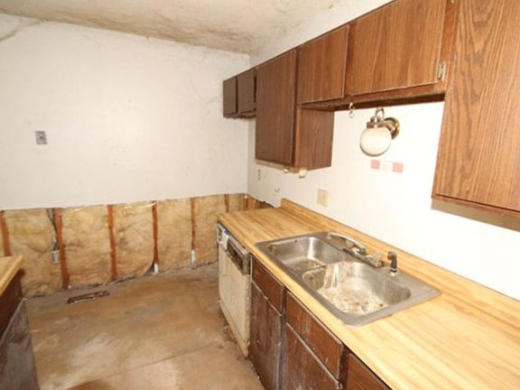 3rd image of 6804 76th Ave N