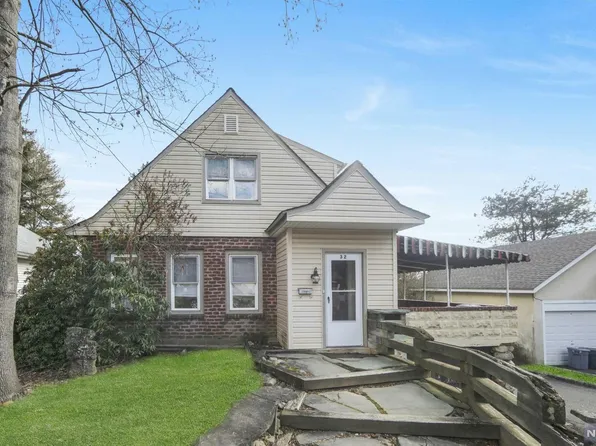 32 Summit St, Park Ridge, NJ 07656