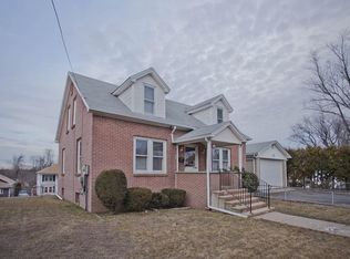 26 Grace St, Chicopee, MA 01020