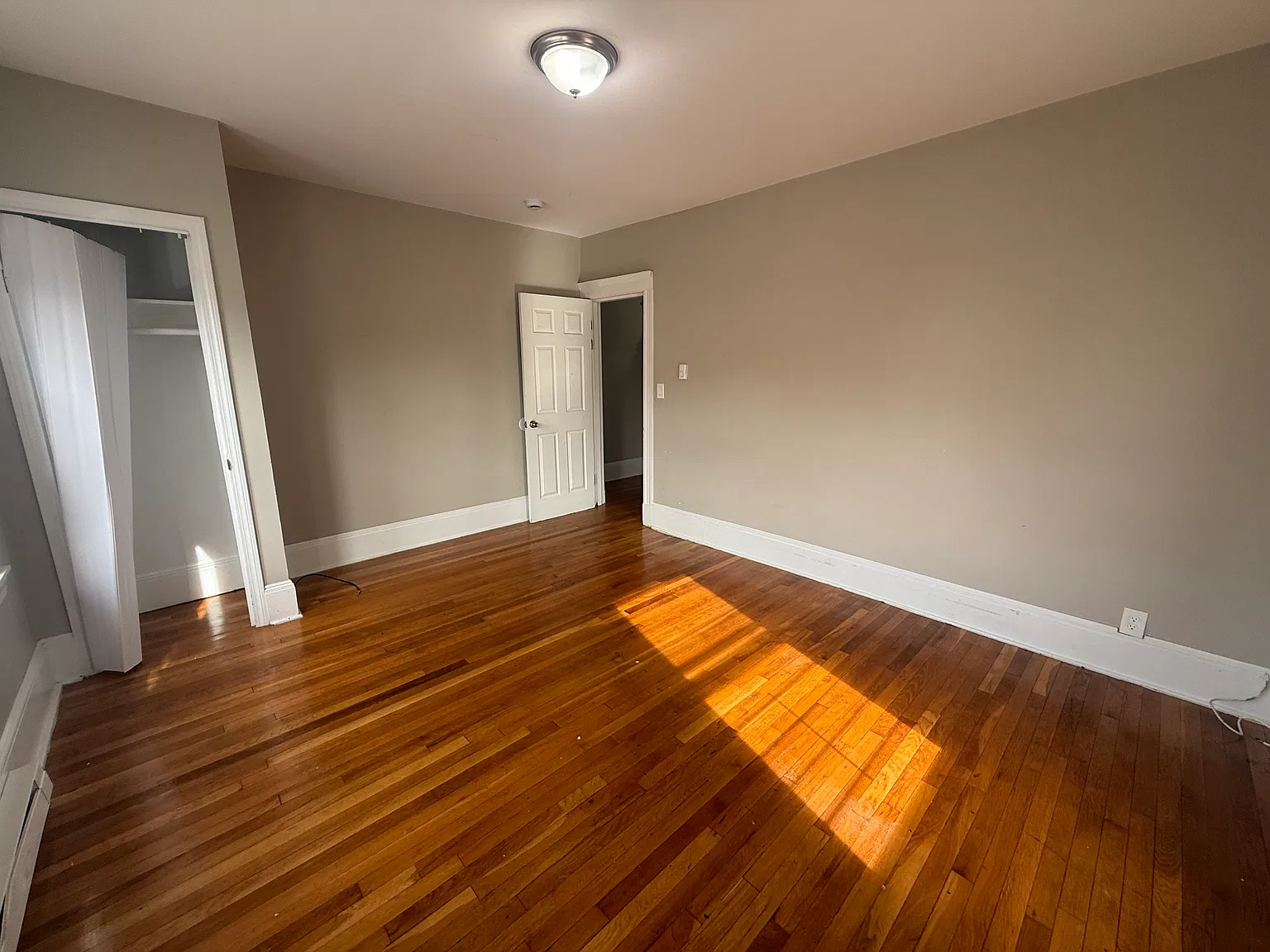 3 bed, 800 sqft, $2,500 — Photo 3