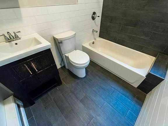 2nd image of 838 Jefferson Ave #3G