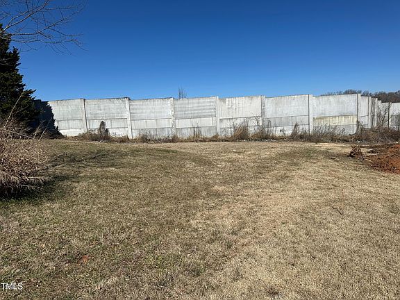 3rd image of 405 Montcrest Dr #23