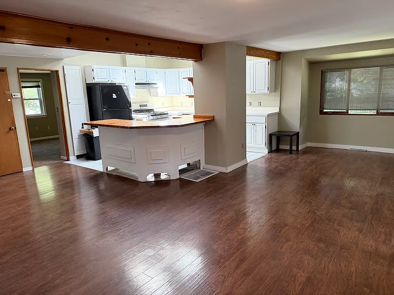 84 Perry St — Photo 6