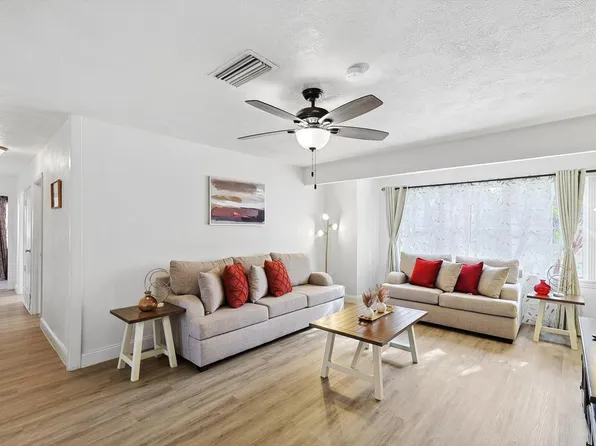 711 Red Oak Ln, Weatherford, TX 76086