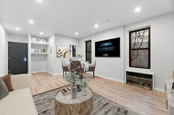 Rented by REAL New York | media 3