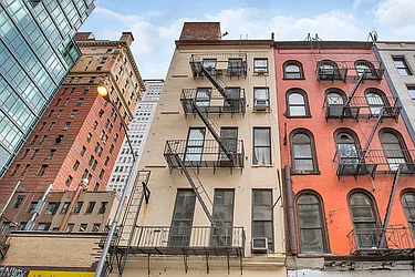 83 Chambers Street in Tribeca
