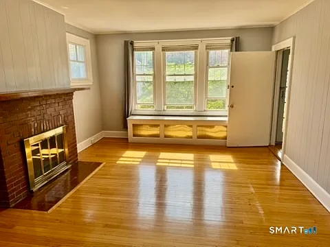 3 bed, 1.0 bath, 1456 sqft, $2,500 — Photo 3