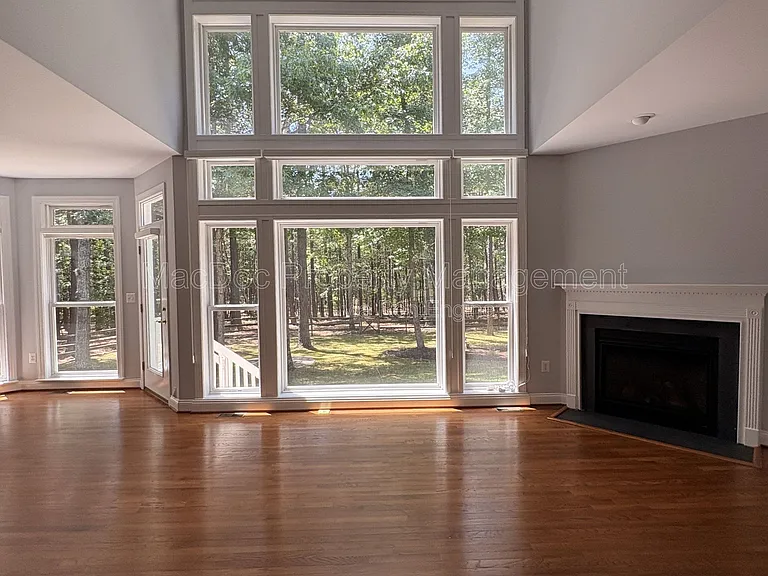 10802 Cedar Creek Dr — Photo 7