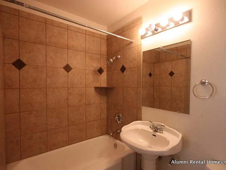 2425 N Mountain Ave #1 — Photo 7