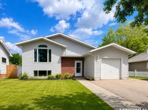 414 1st Street E, Meadow Lake, SK S9X 1E9