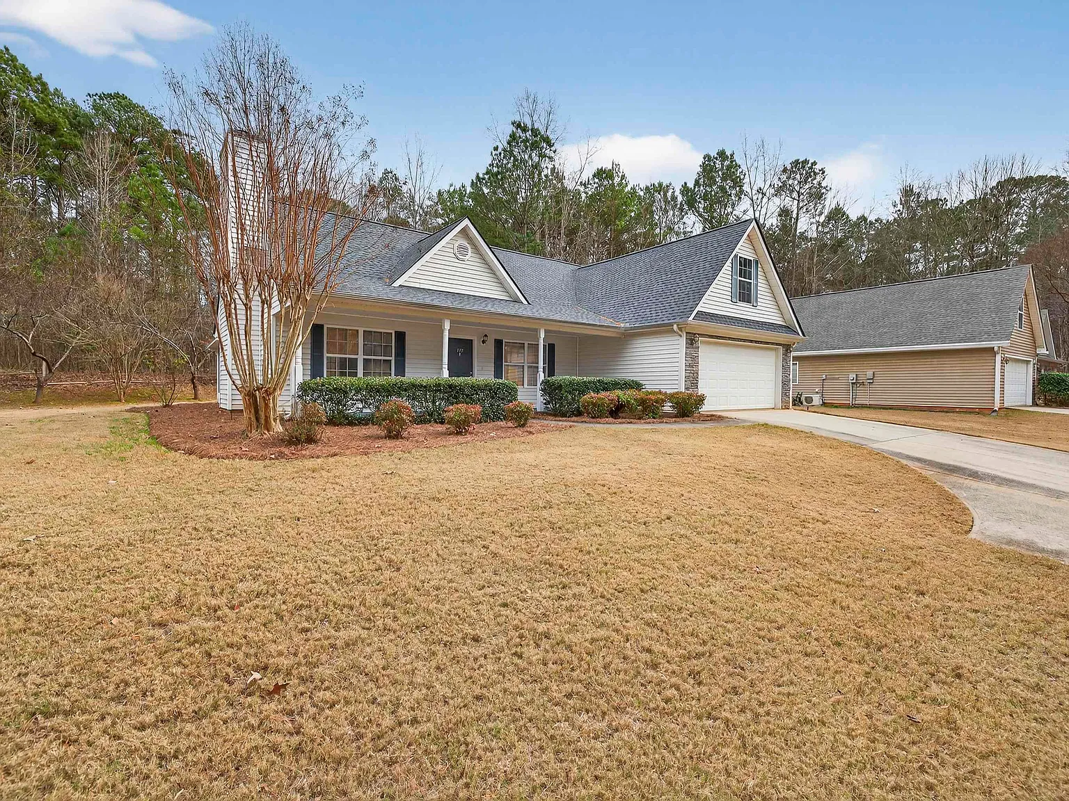 3 bed, 2.0 bath, 1852 sqft, $2,400 — Photo 1