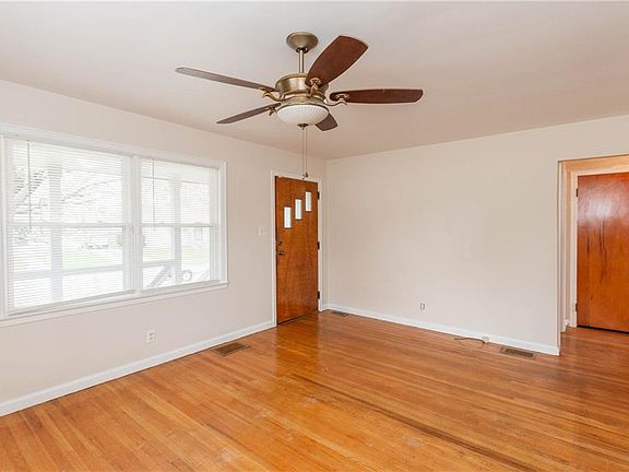 3rd image of 707 Byland Dr